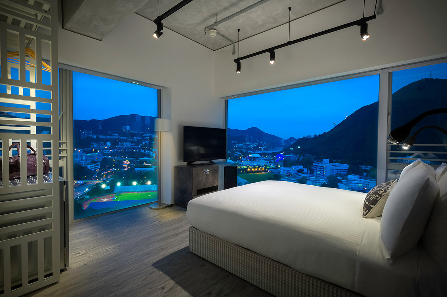 Bleisure Travel: 10 Best Business Hotels That Combine Work & Play Bleisure Travel: 10 Best Business Hotels That Combine Work & Play