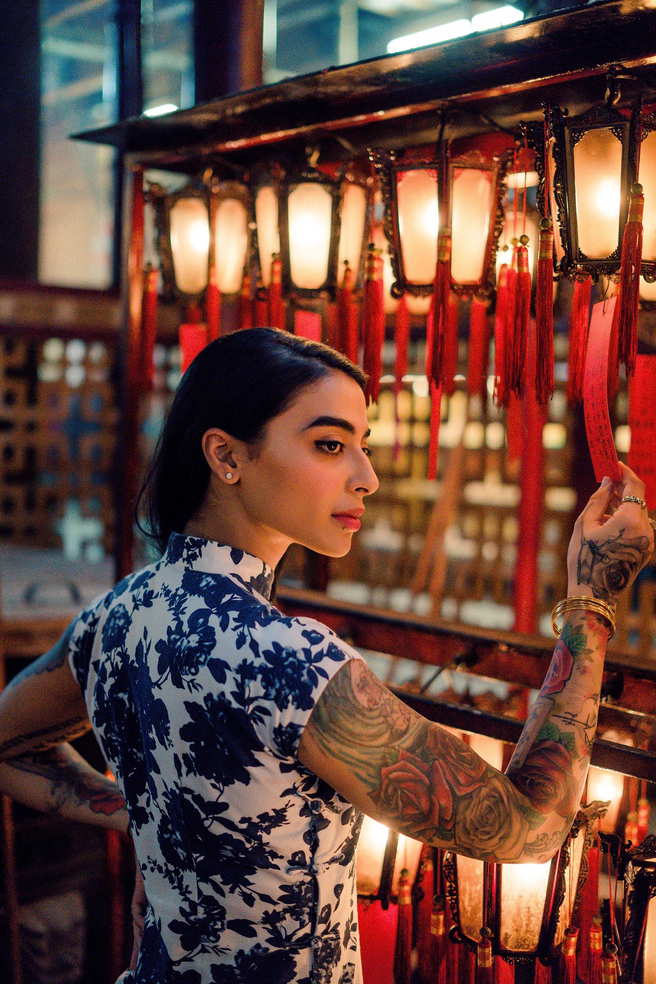 VJ Bani J discovers Man Mo Temple, Old Town Central in Hong Kong 