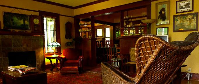 A Cowslip's Belle-Bed & Breakfast - Ashland - Living room