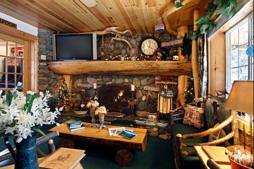 Fireside Lodge Bed and Breakfast - South Lake Tahoe - Living room