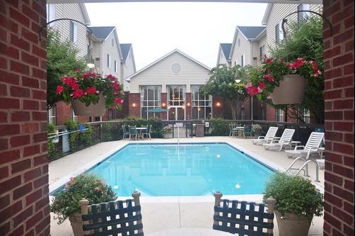 Homewood Suites by Hilton Charlotte Airport - Charlotte - Pool