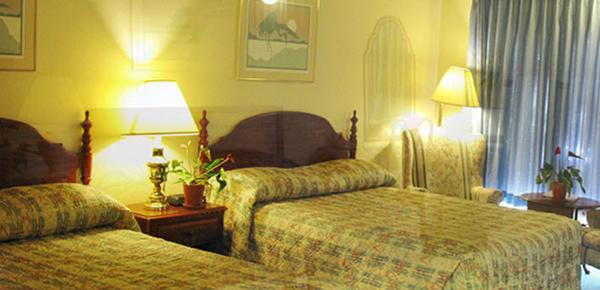 Flagstone Motel - Port Angeles - Bed