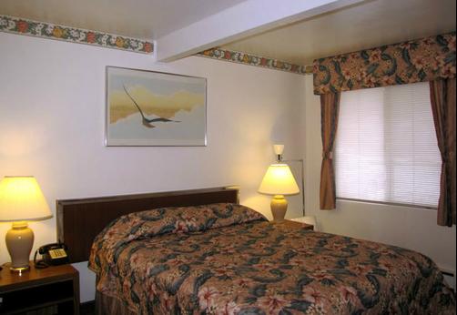 Riviera Inn - Port Angeles - Bed