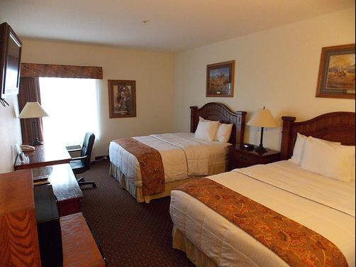 Brookside Inn & Suites - White City - Bedroom