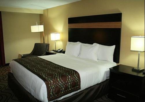 Clarion Hotel Airport & Conference Center - Charlotte - Bedroom