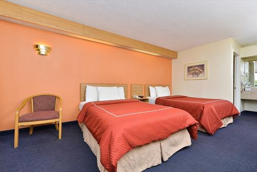 Days Inn Charlotte Northlake - Charlotte - Bedroom