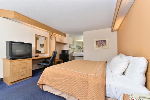 Days Inn Charlotte Northlake - Charlotte - Bedroom