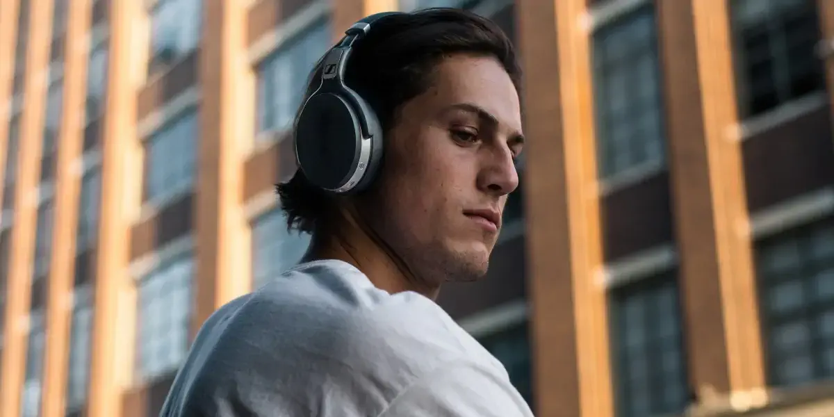 10 Hacks On How To Survive A Long Haul Flight | KAYAK