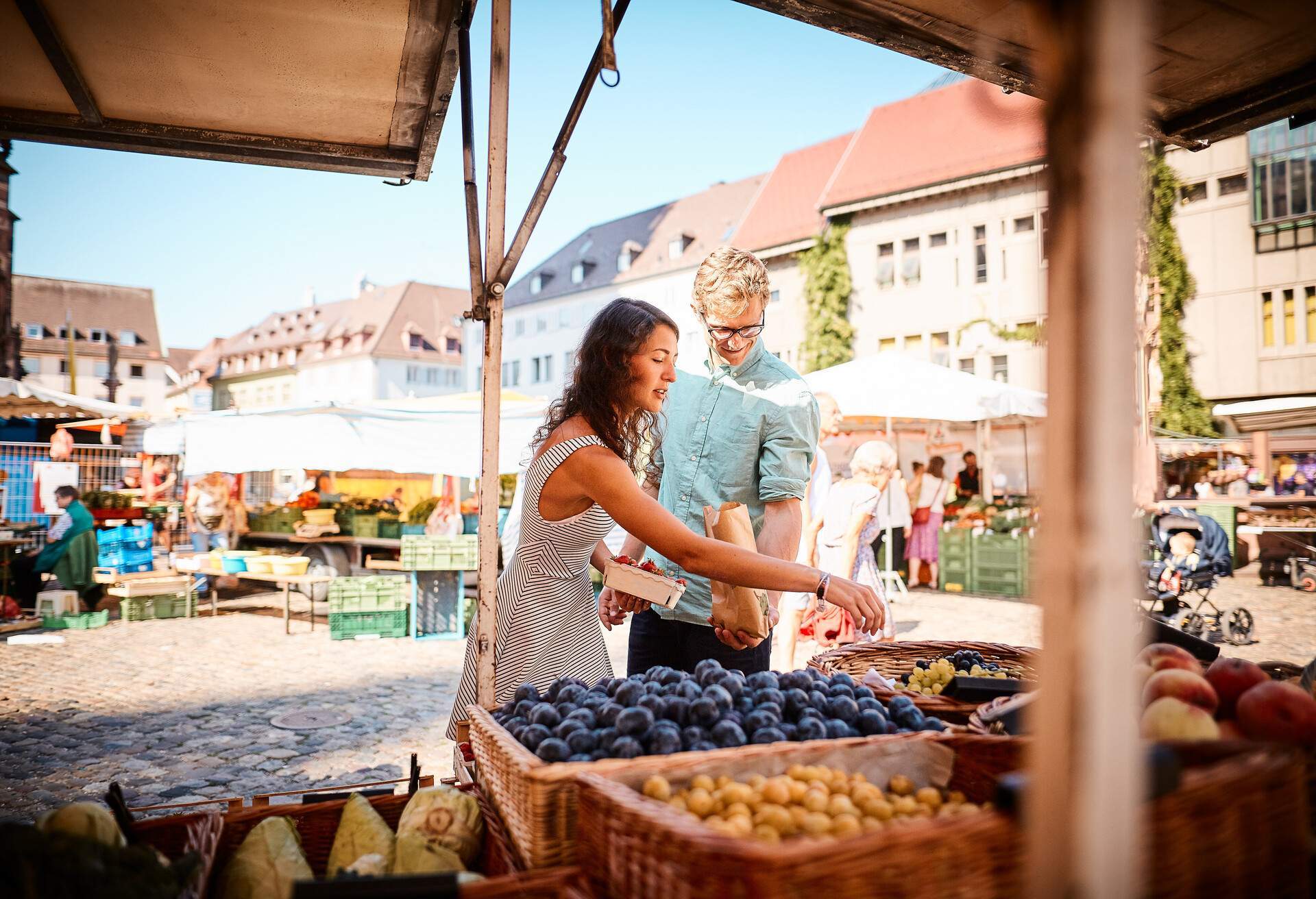 DEST_GERMANY_FREIBURG_THEME_PEOPLE_COUPLE_MARKET_GettyImages-1147568041