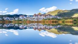 Hotels near Diqing airport