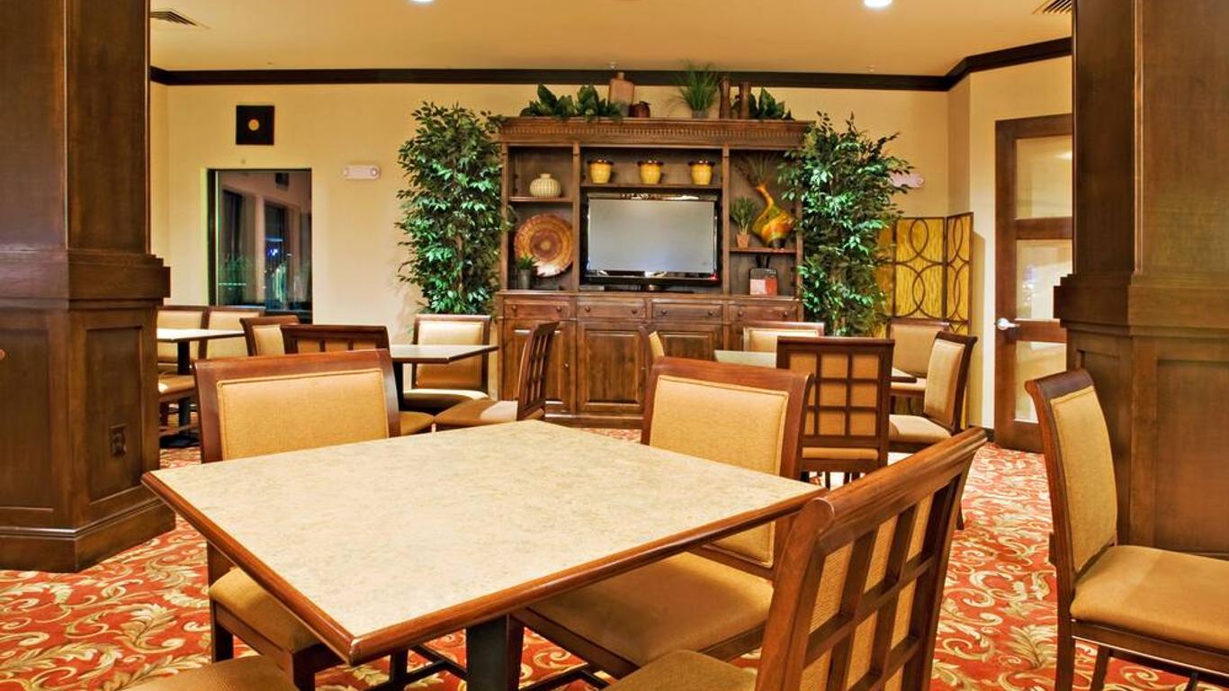 Holiday Inn Express & Suites Wichita Falls
