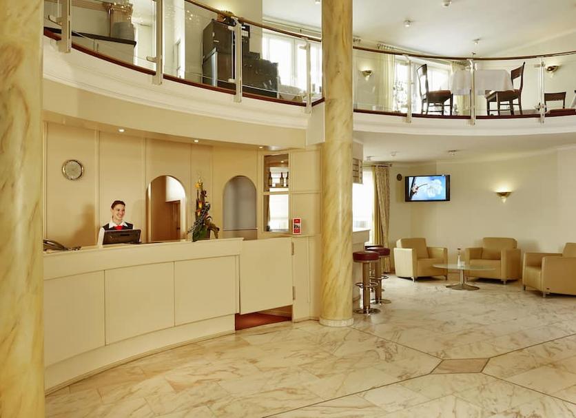 Front desk Photo