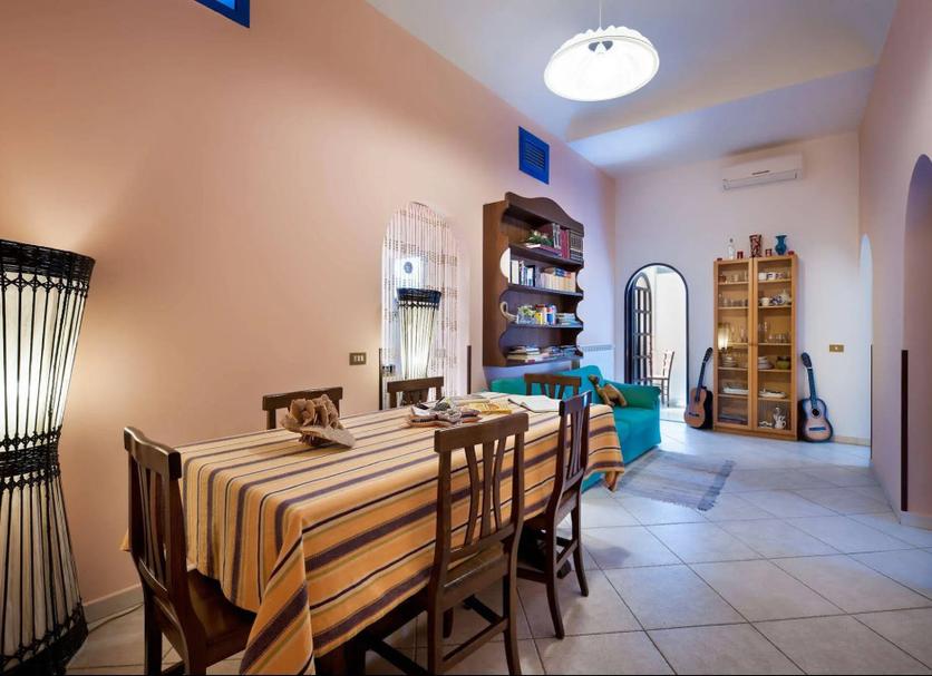 Dining room Photo