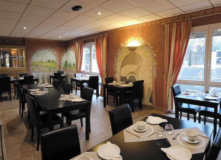 Restaurant Photo