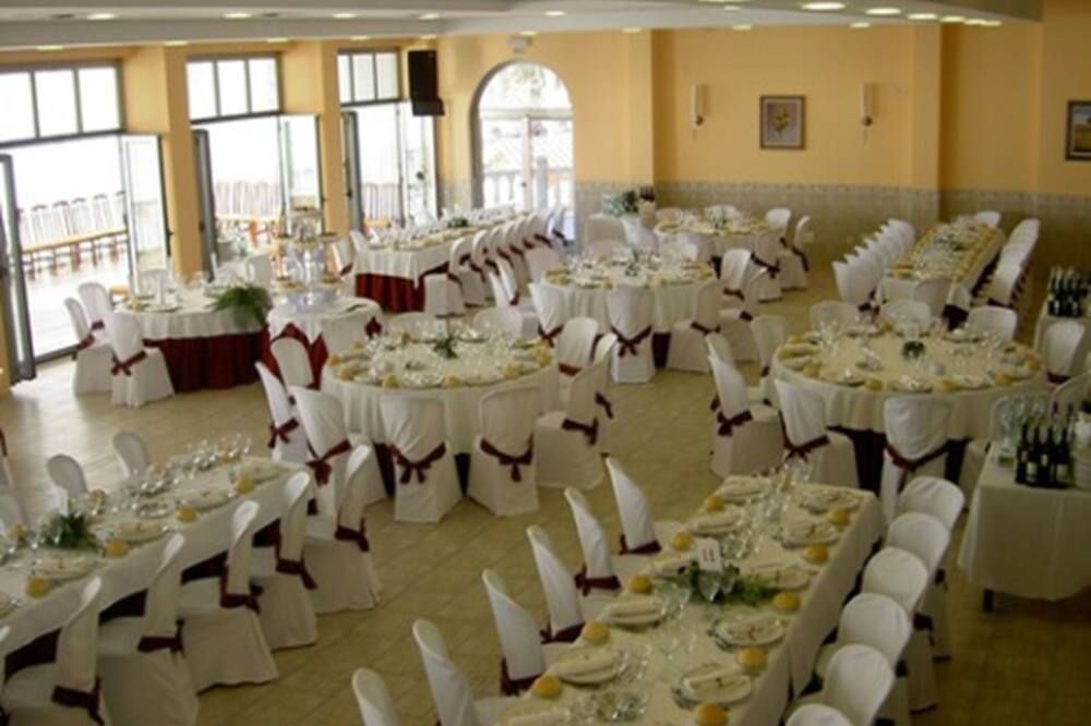 Banquet hall