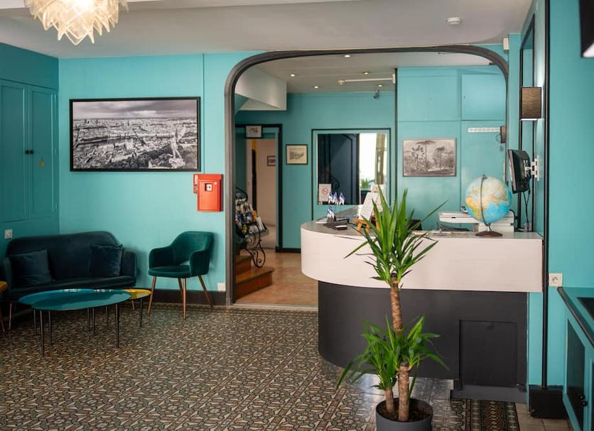 Front desk Photo