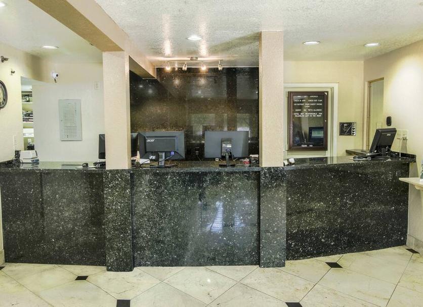Front desk Photo
