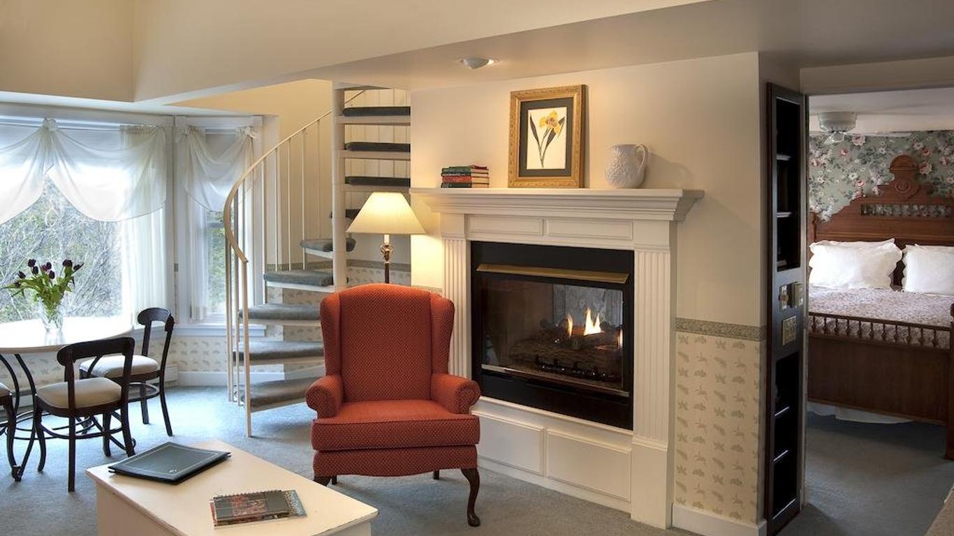 Eagle Harbor Inn
