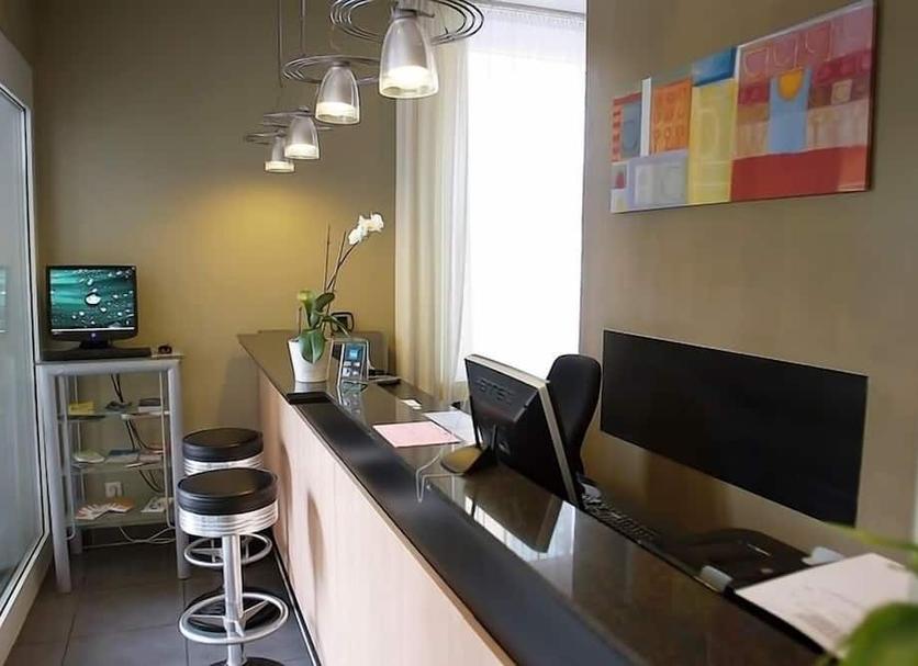 Front desk Photo
