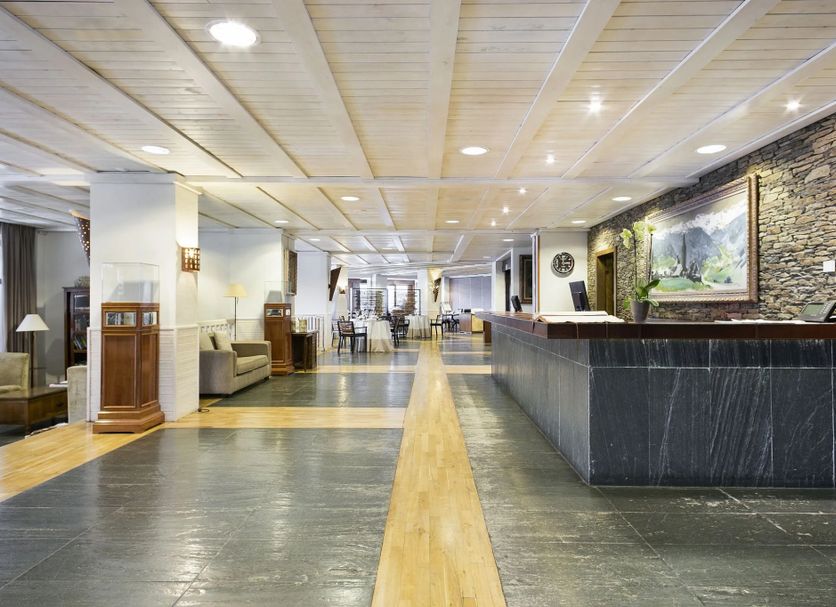 Front desk Photo