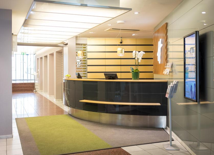 Front desk Photo