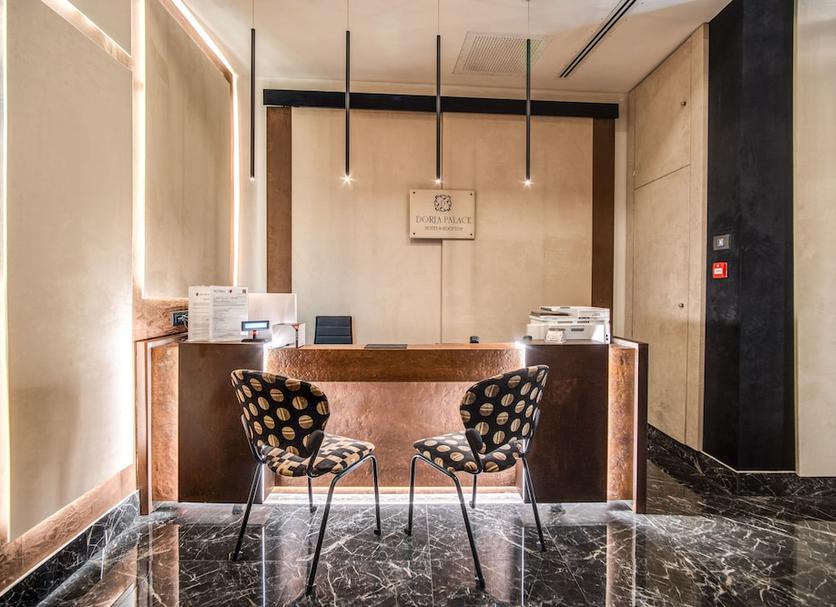 Front desk Photo