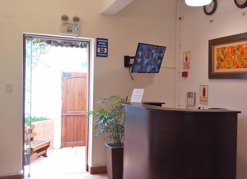 Front desk Photo