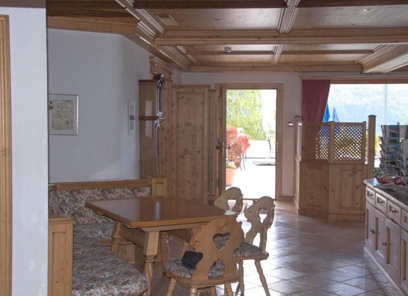Dining room Photo