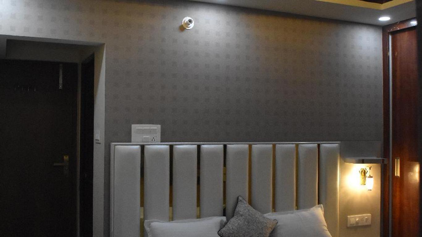 Hotel Lilac Doors