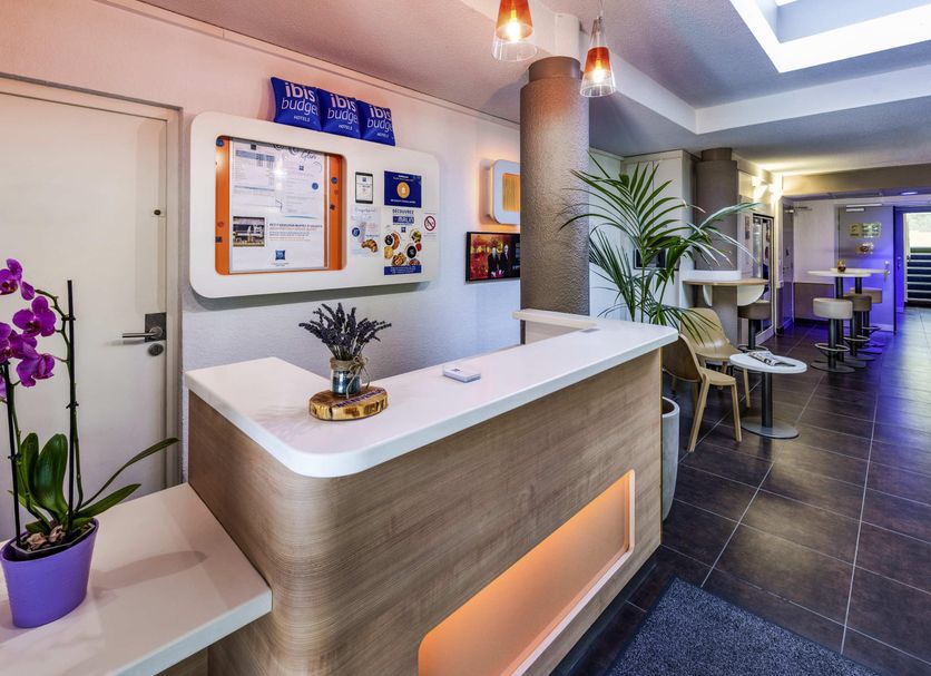 Front desk Photo