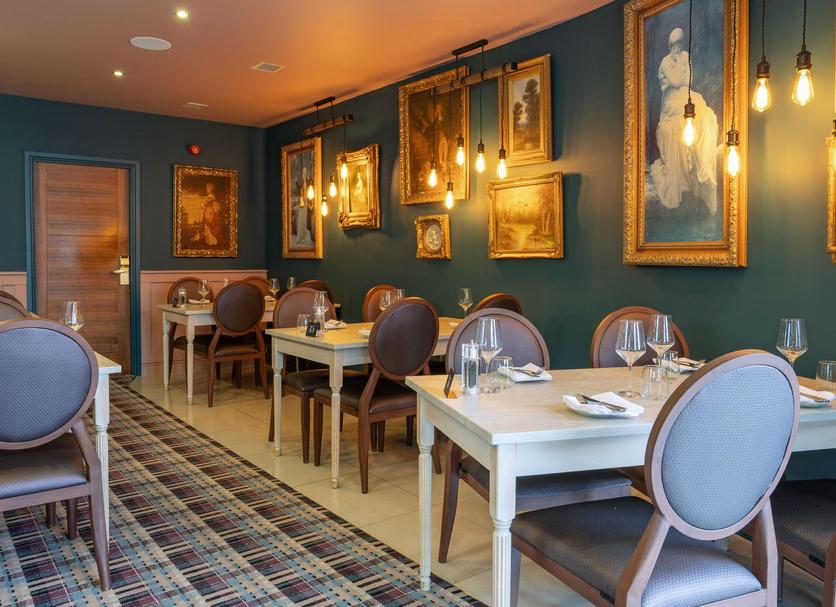Restaurant Photo