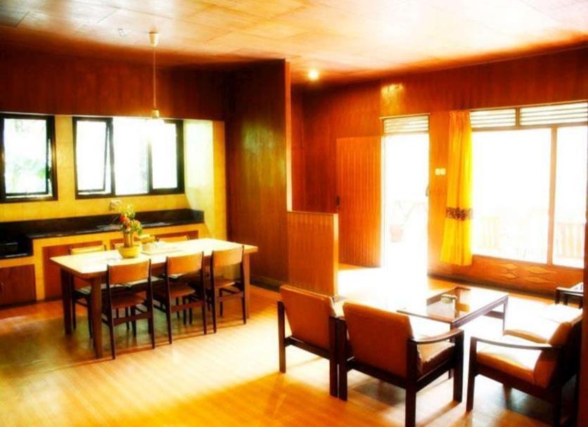 Dining room Photo