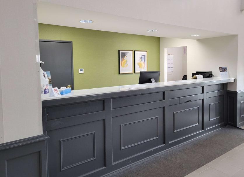 Front desk Photo
