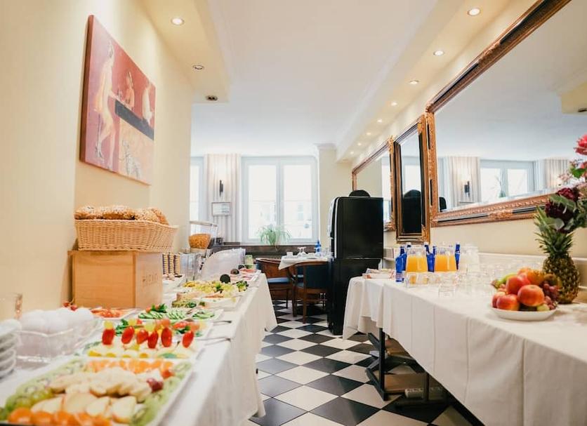 Buffet Photo