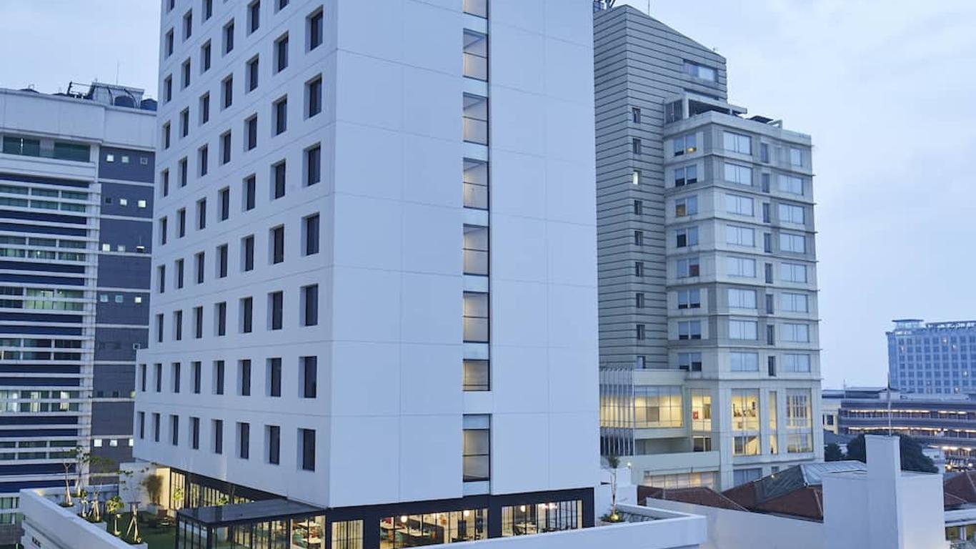 De Braga, Artotel Curated