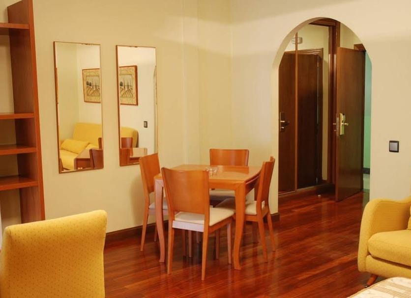 Dining room Photo