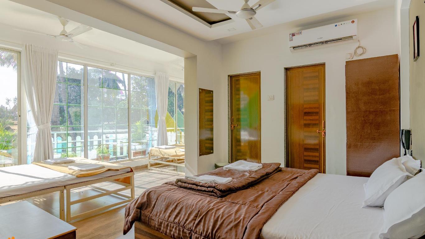 Whitehouse Beach Resort