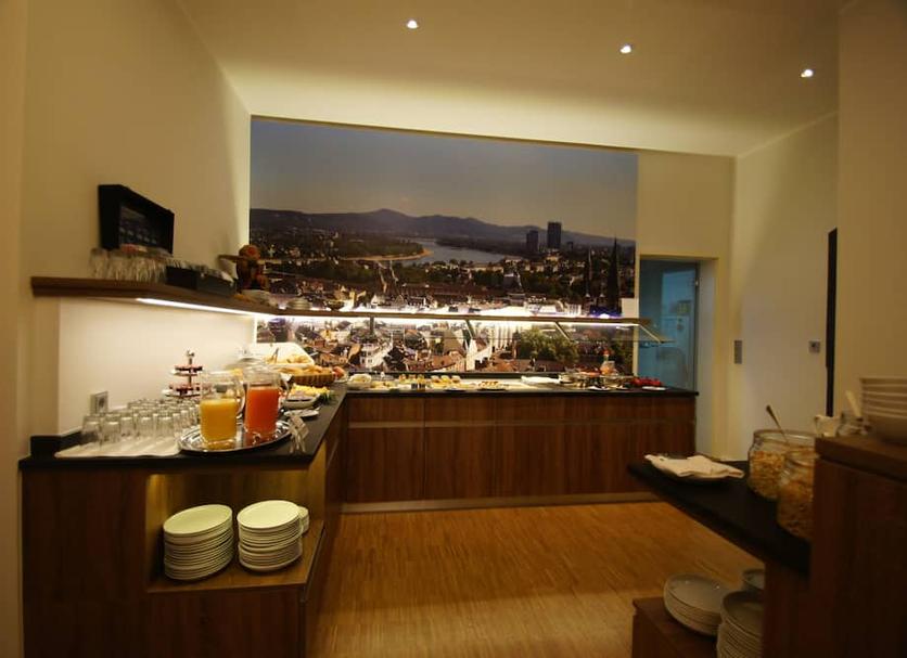 Buffet Photo