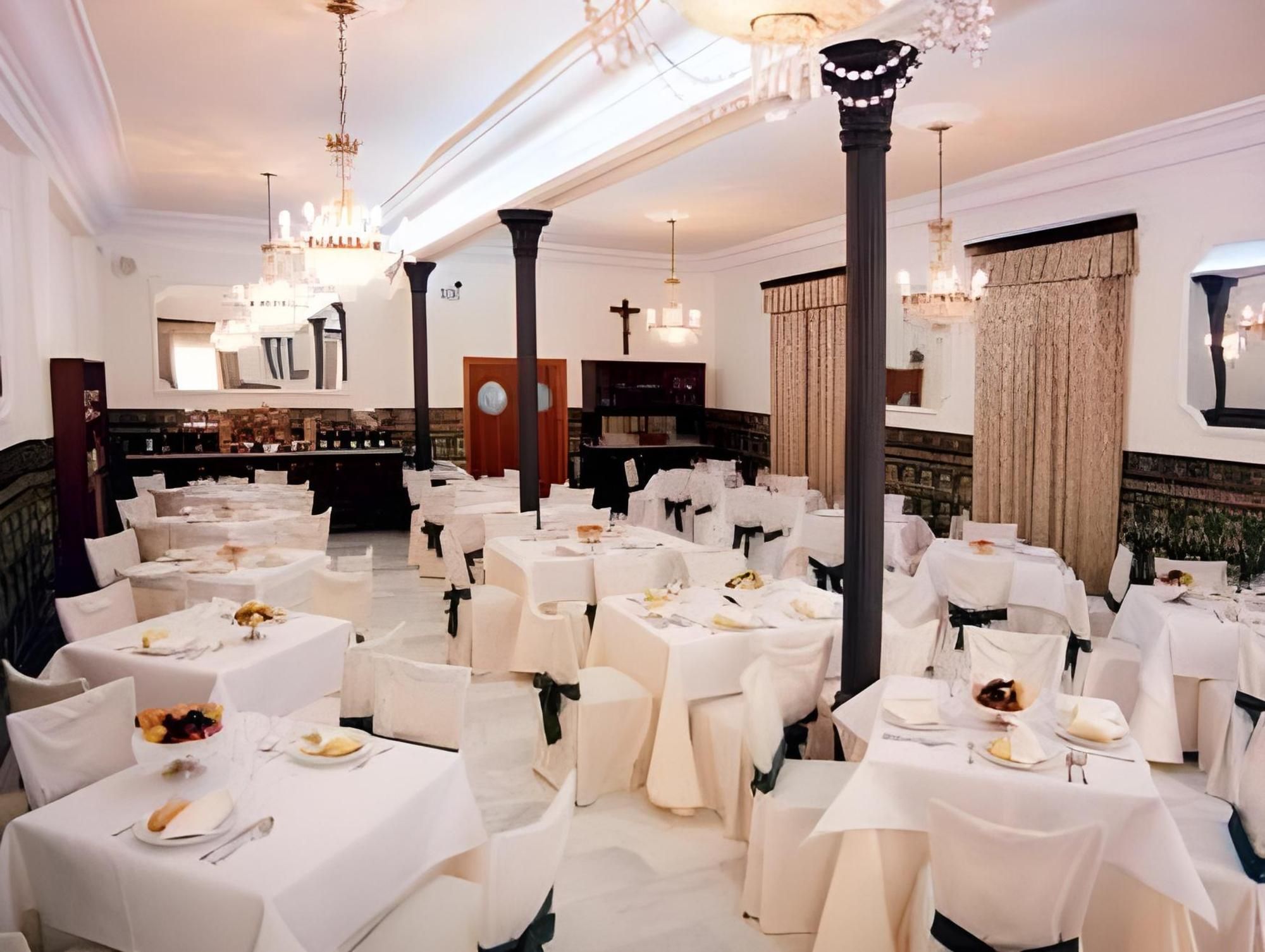 Banquet hall Photo