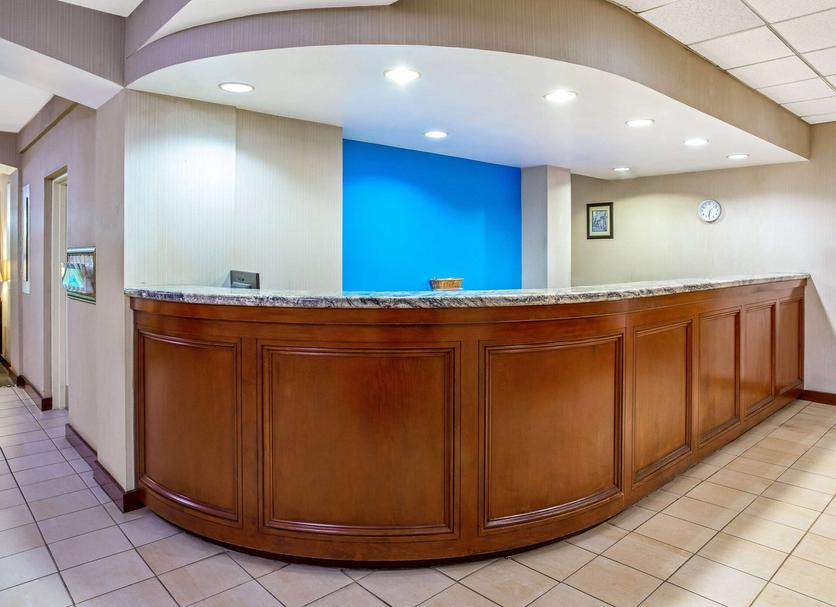 Front desk Photo