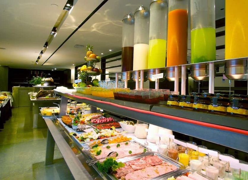 Buffet Photo