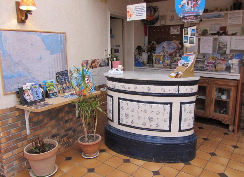 Front desk Photo