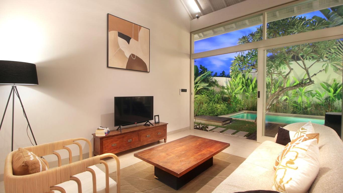 Echo Beach Villa and Apartment