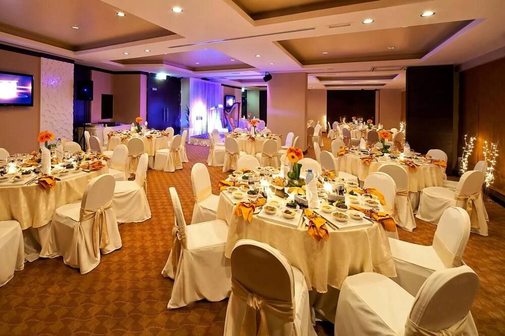 Banquet hall