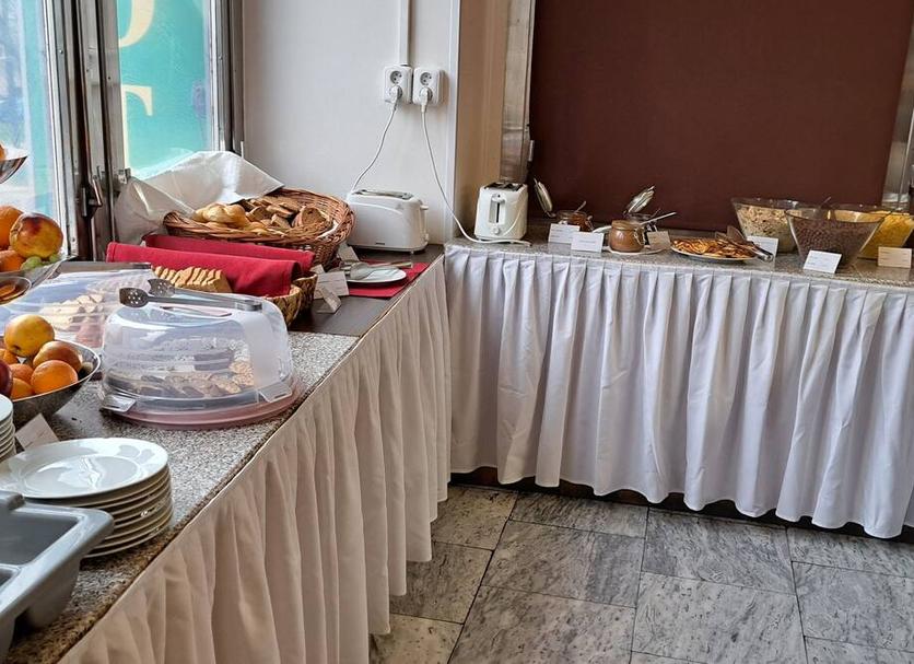 Buffet Photo