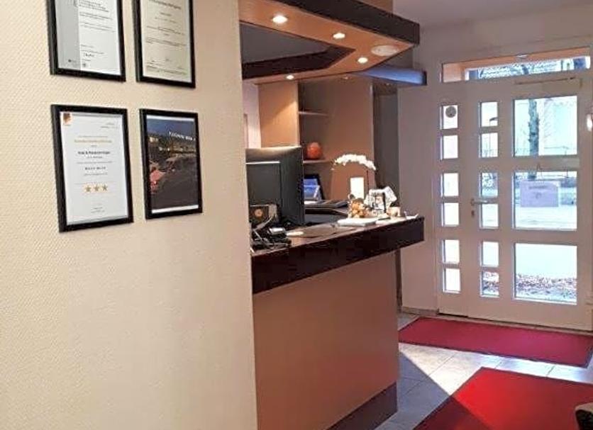 Front desk Photo