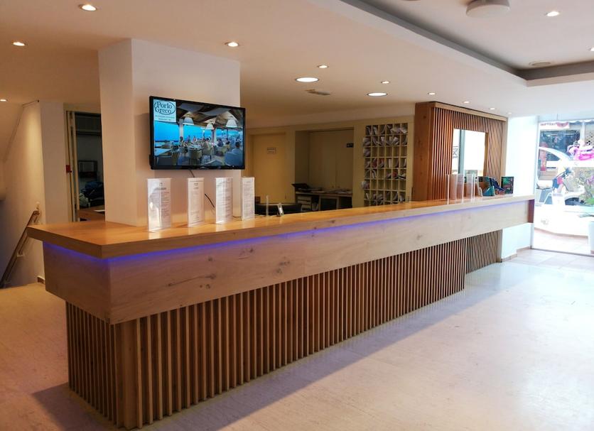 Front desk Photo