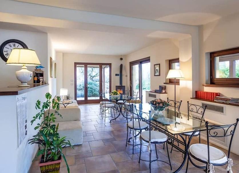 Dining room Photo