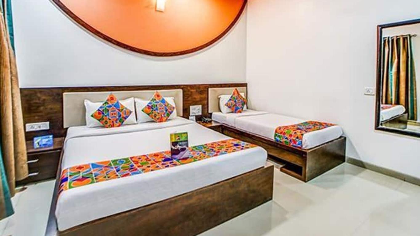 Fabhotel The Adore Palace