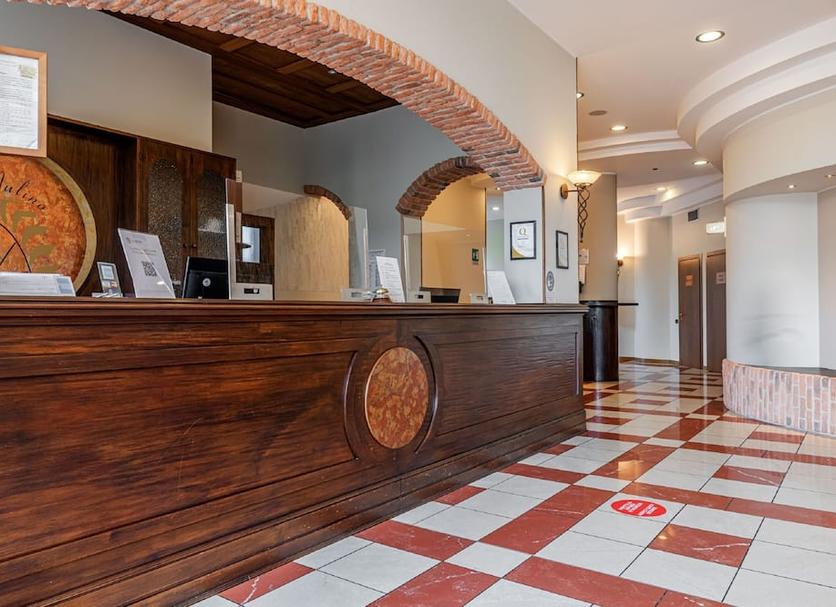 Front desk Photo
